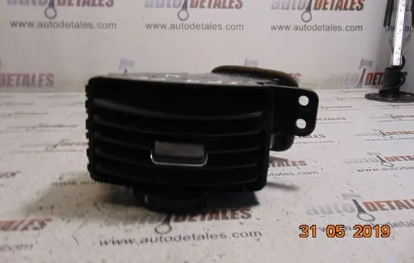 Toyota Corolla Verso AR10 Dash center air vent grill 5566064010