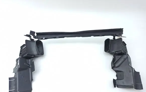 Mercedes-Benz E W211 Intercooler air guide/duct channel A2115001516 2115001516