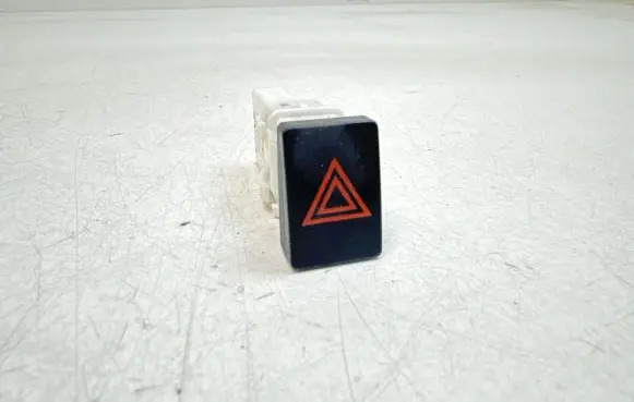 Nissan Qashqai Hazard light switch 25290