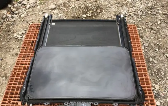 KIA Sorento Sunroof set 1703933B