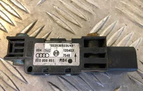 Audi A4 S4 B6 8E 8H Airbag deployment crash/impact sensor 8E0959651 120403 023130S23UK6