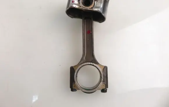 Nissan Qashqai Piston with connecting rod 