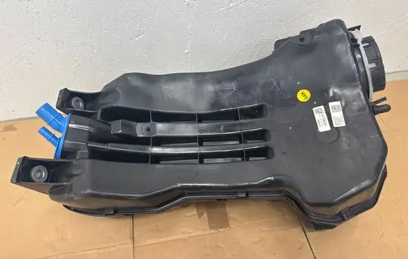 Audi Q7 4M AdBlue liquid reservoir 4M0131878 40779