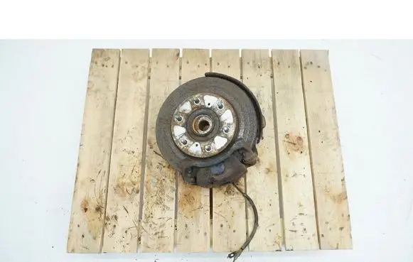 Mitsubishi L200 Front wheel hub spindle knuckle 
