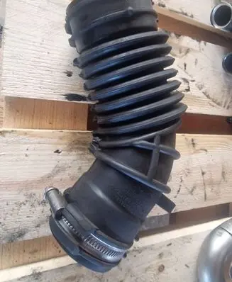 Dacia Sandero Air intake hose/pipe 165758885R