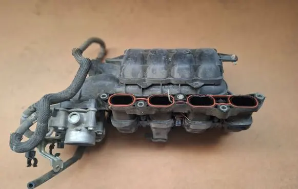 Toyota Yaris Intake manifold