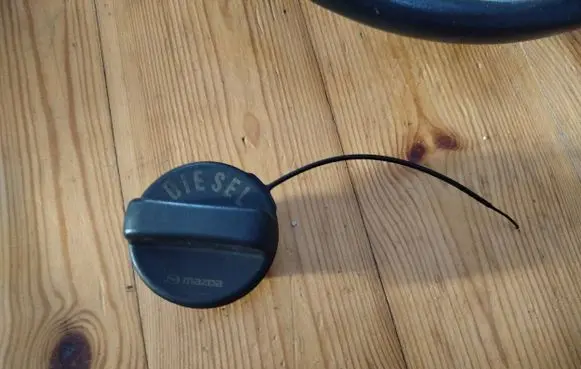 Mazda 3 II Fuel tank filler cap 