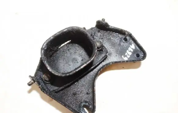 Audi A4 S4 B5 8D Engine mounting bracket