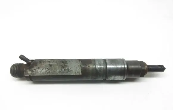 Volkswagen Golf III Fuel injector 028130201G