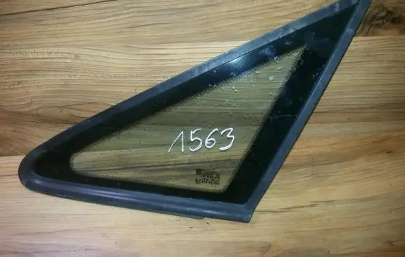 Opel Zafira A Front triangle window/glass 