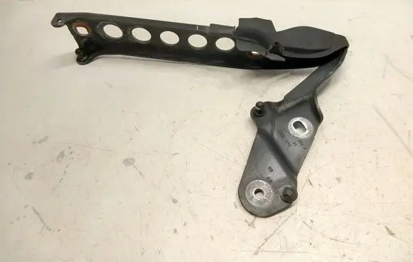 Engine bonnet/hood hinges