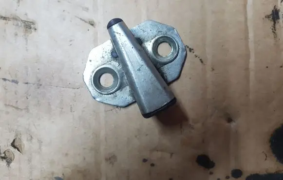 Mercedes-Benz S W140 Front door lock loop/hook striker 