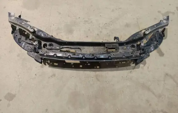 Volvo S40 Radiator support slam panel