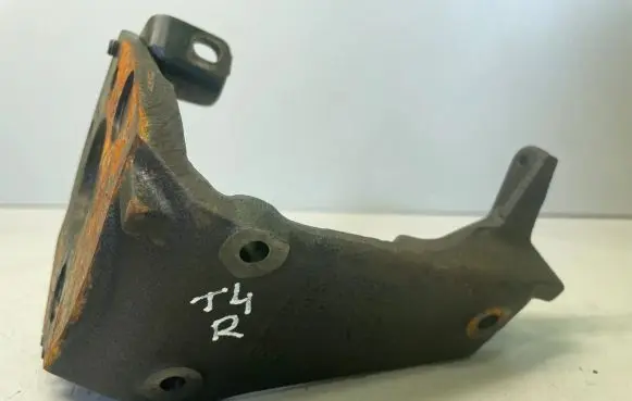 Volkswagen Transporter - Caravelle T4 Fuel pump bracket 068130147Q