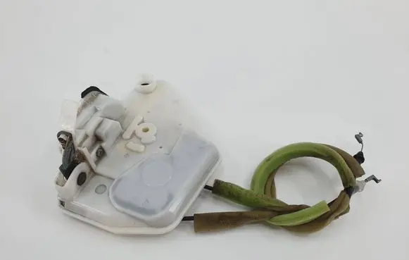 Mazda 3 II Front door lock BJE7 4A15 F0202
