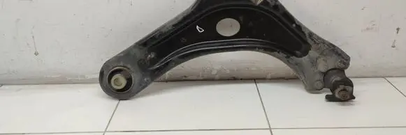 Citroen C3 Front lower control arm/wishbone 
