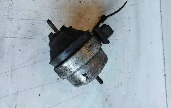 Audi A4 S4 B5 8D Engine mount bracket 8D0199382E 8D0199379
