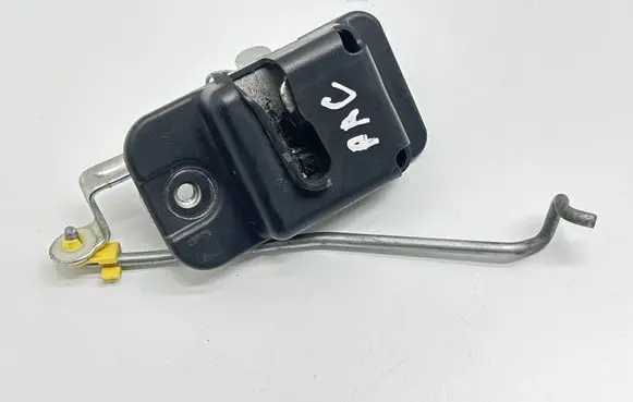 Fuel tank cap lock