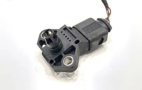 Volkswagen Jetta VI Air pressure sensor 038906051B