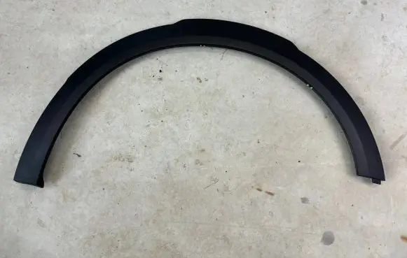 Fender trim (molding)