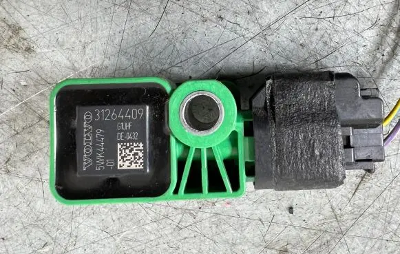 Volvo V50 Airbag deployment crash/impact sensor 31264409