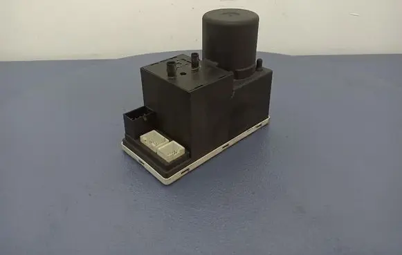 Audi A4 S4 B5 8D Central locking vacuum pump 8L0862257D