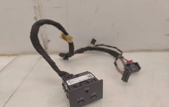 Audi A6 C7 USB socket connector 81A035736