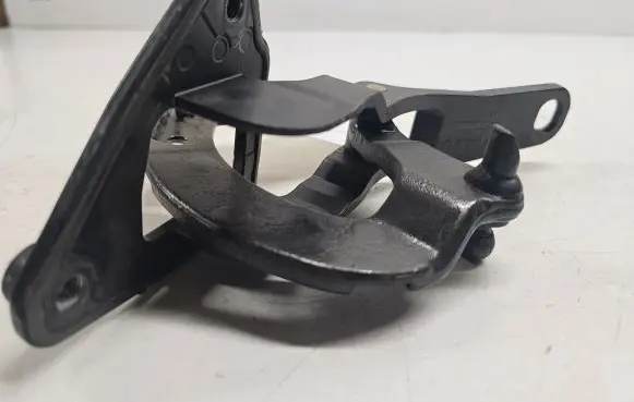 Tailgate/trunk/boot hinge