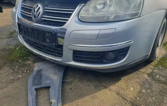 Volkswagen Jetta V Front bumper