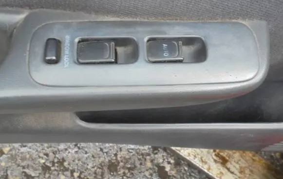 Suzuki Baleno EG Electric window control switch