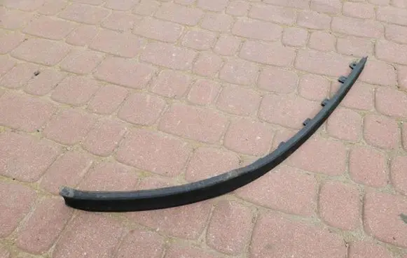Front bumper lip