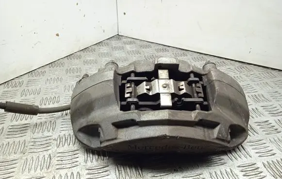 Mercedes-Benz C W205 Front brake caliper