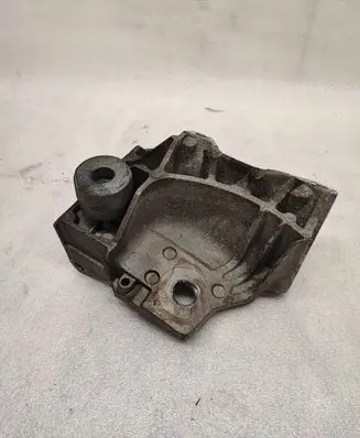 Volvo V60 Engine mounting bracket 30681951