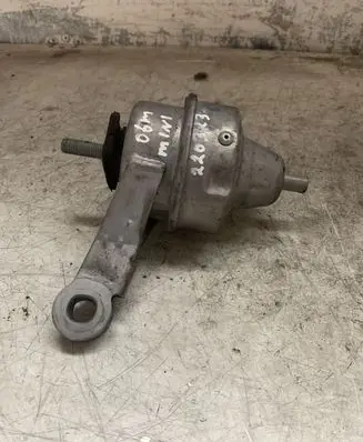 Mini One - Cooper R50 - 53 Engine mount bracket