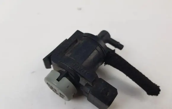 Audi A4 S4 B6 8E 8H Turbo solenoid valve 1J0906283A