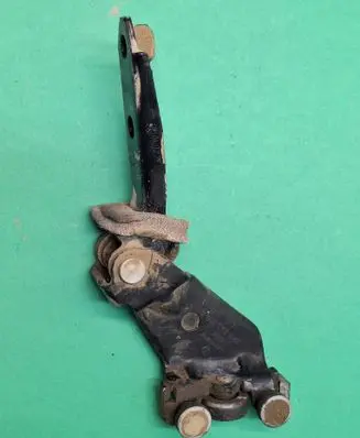 Volkswagen Caddy Sliding door middle roller runner 2k0843336