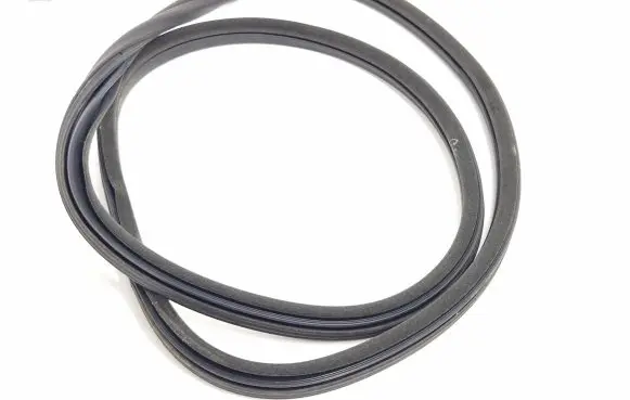 Citroen DS5 Rear door rubber seal (on body) 