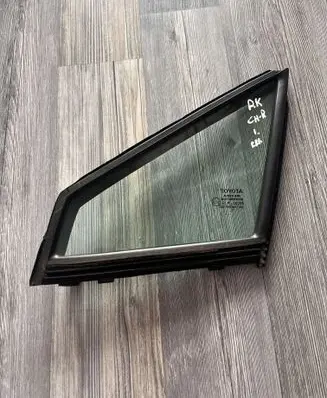 Toyota C-HR I Front door vent window glass four-door 43R00098