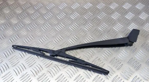 Rear wiper blade arm