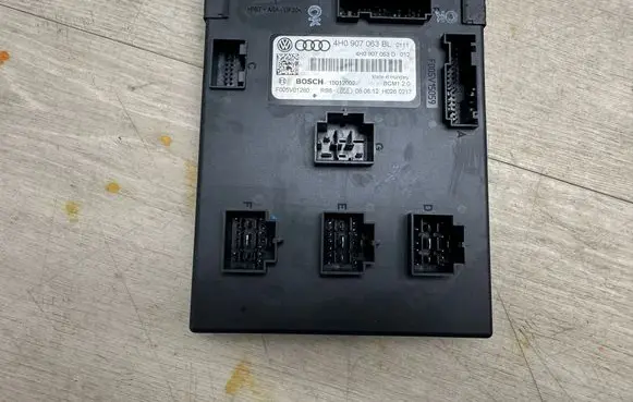 Volkswagen Touareg II Comfort/convenience module 4H0907063BL 4H0907063D F005V01260