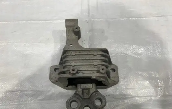 Jeep Cherokee Engine mount bracket P68141406AD