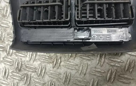 Fiat Doblo Dash center air vent grill