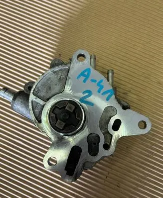 Volkswagen PASSAT B6 Vacuum pump 03G145209