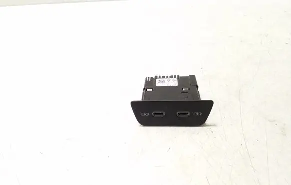 Volkswagen Golf VIII USB socket connector 2G6035954