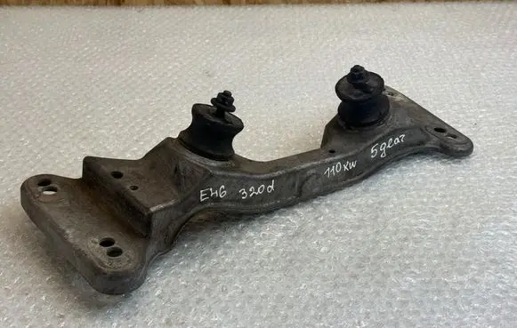 BMW 3 E46 Gearbox mounting bracket 6760297 22316760297