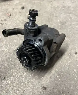 Mitsubishi Pajero Power steering pump