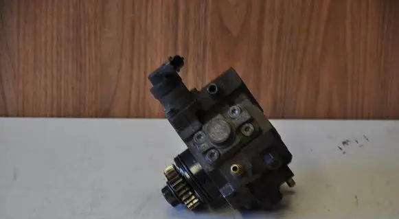 Renault Kadjar Fuel injection high pressure pump 0445010404
