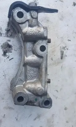 Peugeot 208 Engine mount bracket 9683165580
