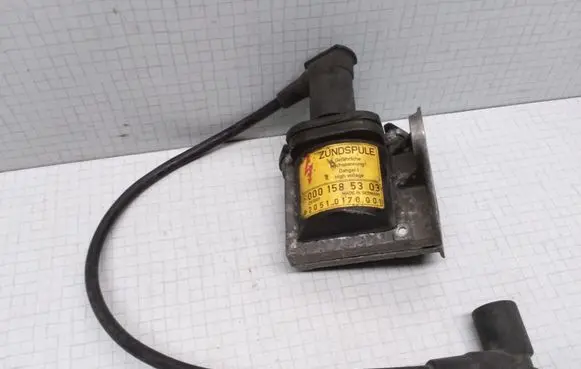 Mercedes-Benz E W124 High voltage ignition coil 0001585303 20510170001