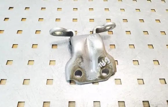Hyundai Terracan Rear door lower hinge